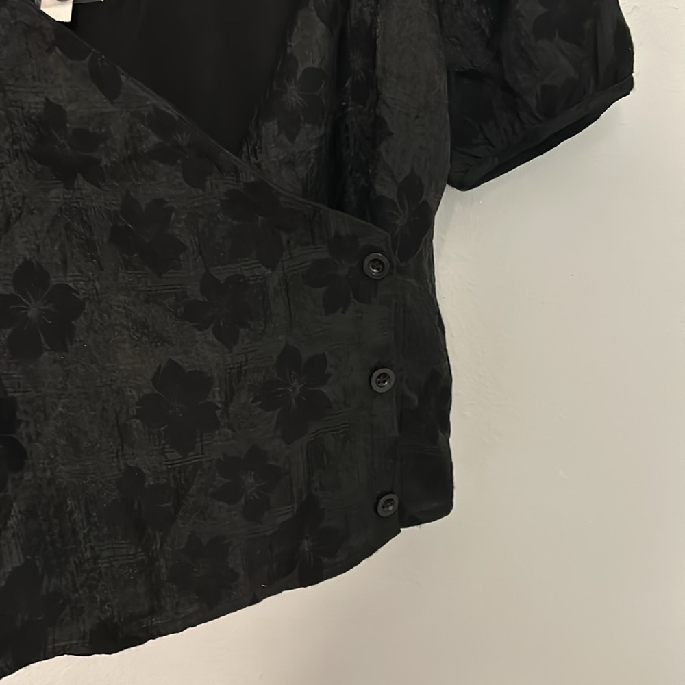 NWT Madewell Black wrap blouse, embellished with flowers, women’s size XXS. - Picture 3 of 8